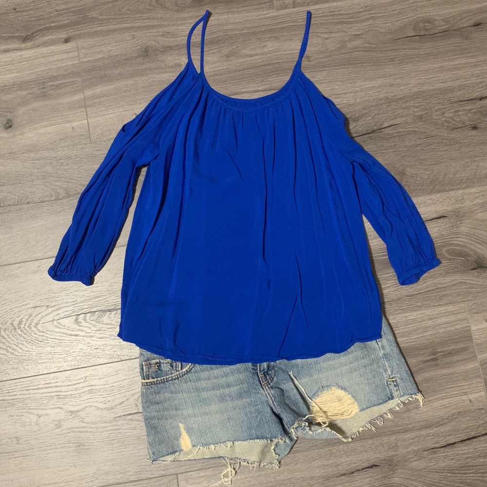 Express cold shoulder top in S